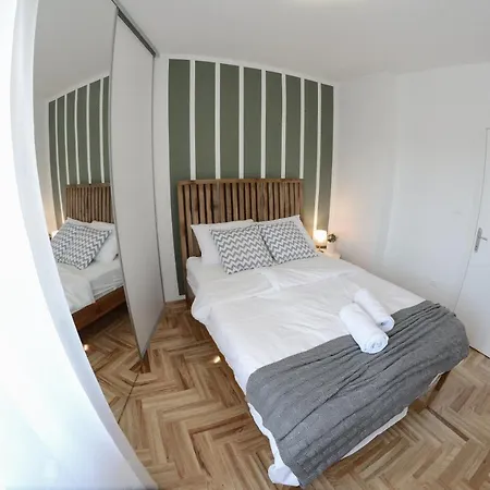 Dobraya Grey Apartment